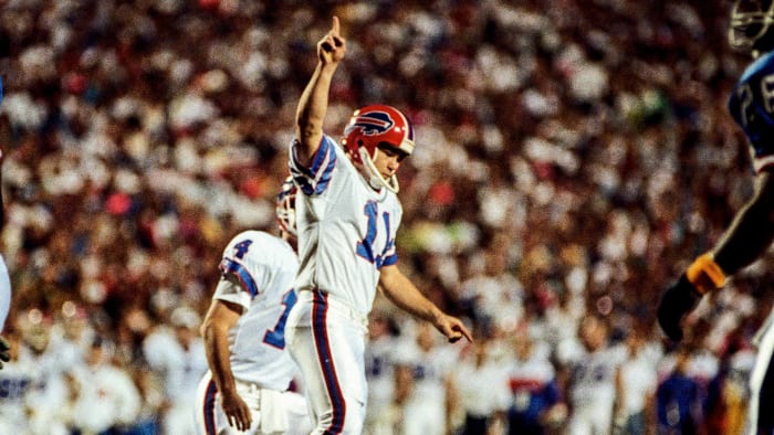 Scott Norwood celebrates a made field goal during Super Bowl XXV